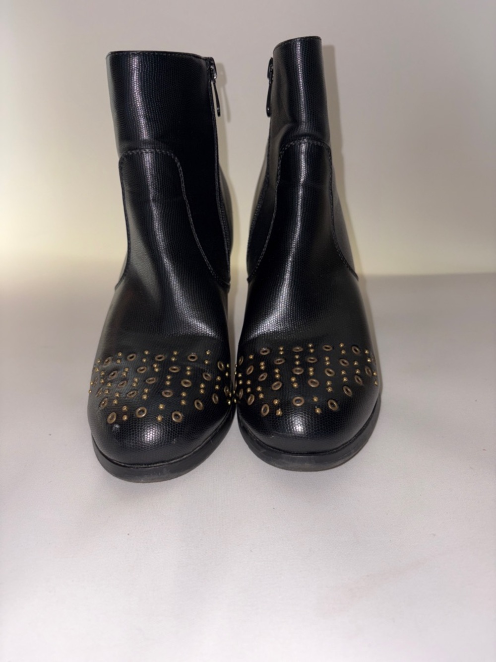 Olivia Miller Cortlandt Black Ankle Booties with Gold Eyelet Toe Size 10 - Picture 2 of 11